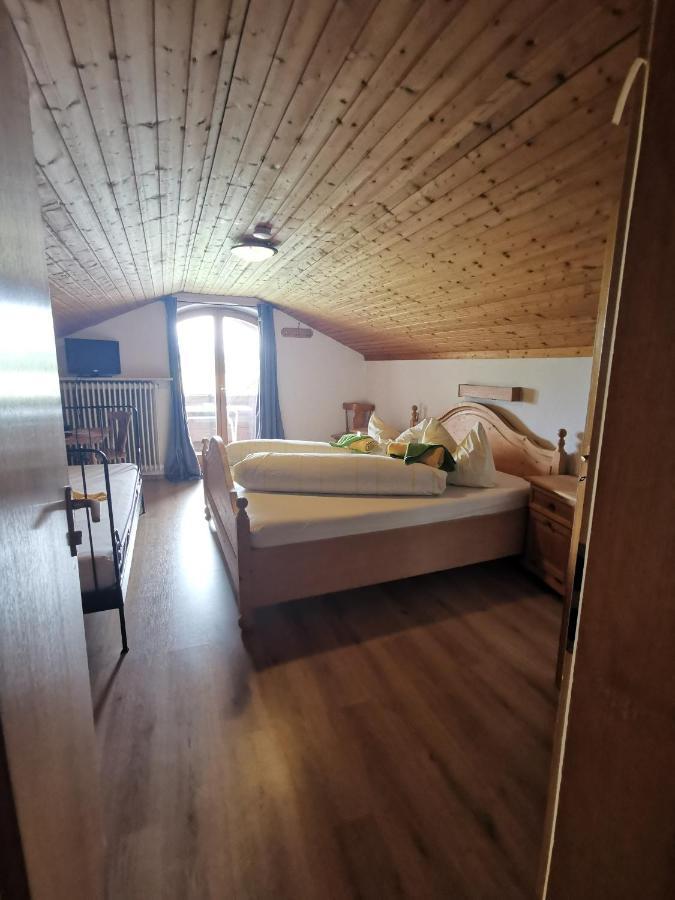 Hotel Garni Austermayer Traunreut Esterno foto